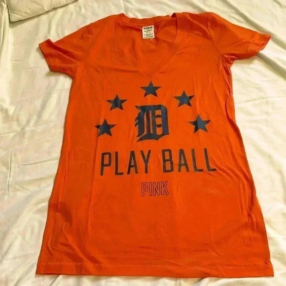 PINK Victoria's Secret Tops - Victoria’s Secret “PINK” 5th & Ocean Detroit Tigers Short Sleeve T Shirt Small